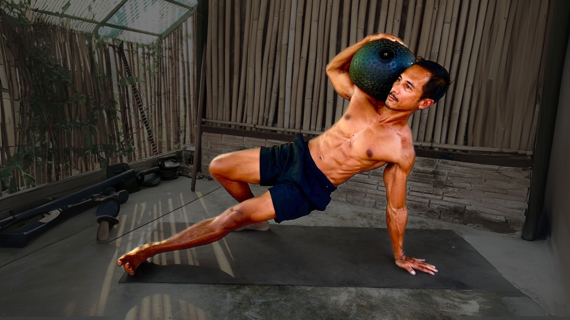 Roi Panupong Tonnaim performing an advanced side plank exercise, demonstrating elite physical conditioning through strategic fasting and training